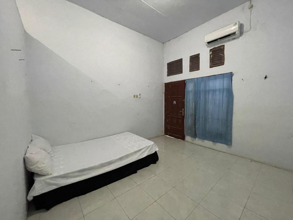 Oyo Life 93083 Nova Jaya 3 Homestay Syariah Lamongan Kültér fotó