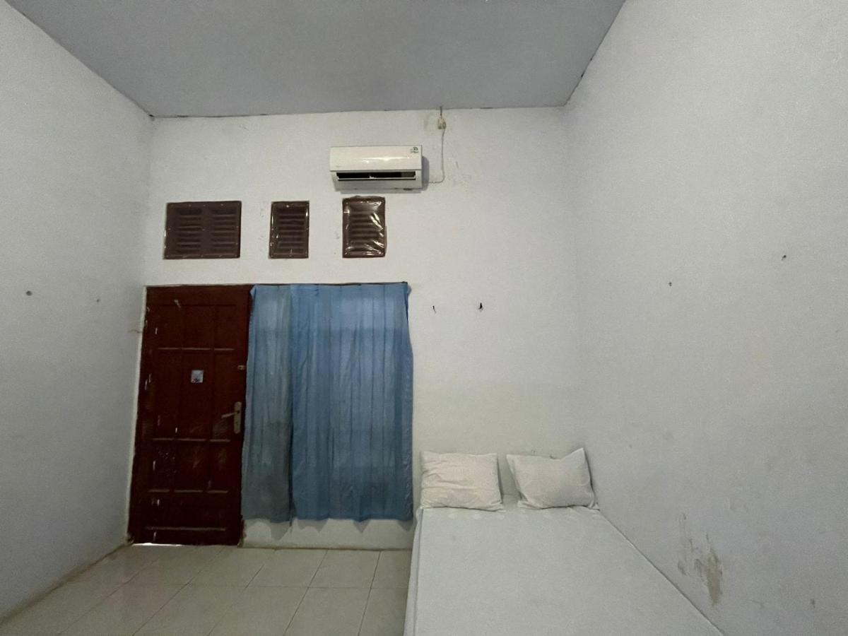 Oyo Life 93083 Nova Jaya 3 Homestay Syariah Lamongan Kültér fotó