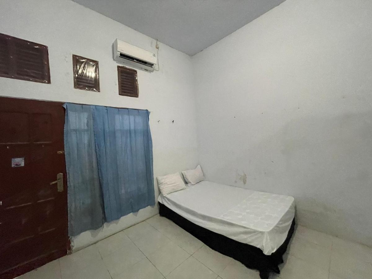 Oyo Life 93083 Nova Jaya 3 Homestay Syariah Lamongan Kültér fotó